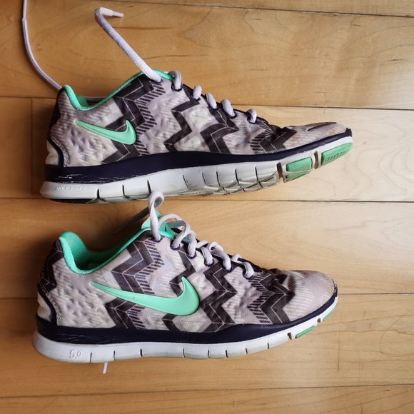 Nike Women's Free TR Fit 3 Print Training Sneakers - Picture 2 of 11